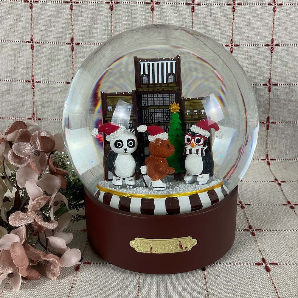 Henri Bendel “Bendel Guests” Final Edition Musical Snow Globe HTF Rare Snowglobe